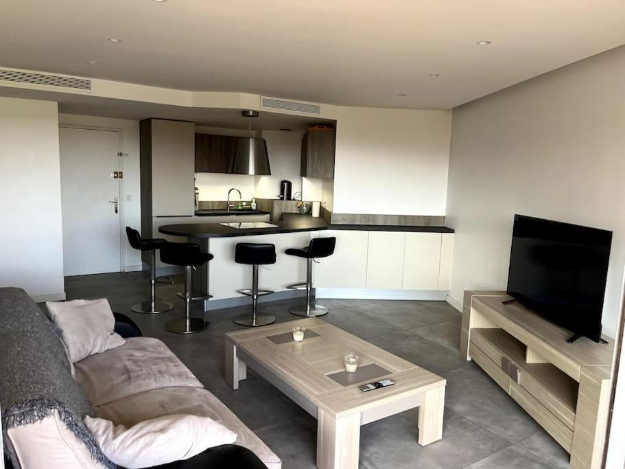 Appartement 2 Pieces Vue Mer, A Proximite De Tout Mandelieu Kültér fotó